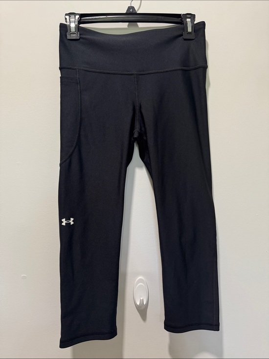 Under Armour Pants - Under Armour Black Capri Leggings with Side Pocket | Great Condition